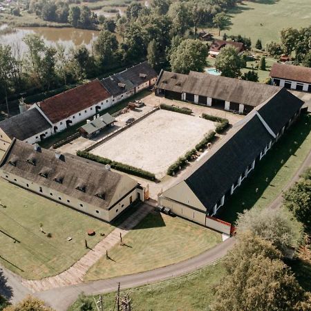 Dvur Olsiny -Hotel And Horse-Riding Карвина Экстерьер фото