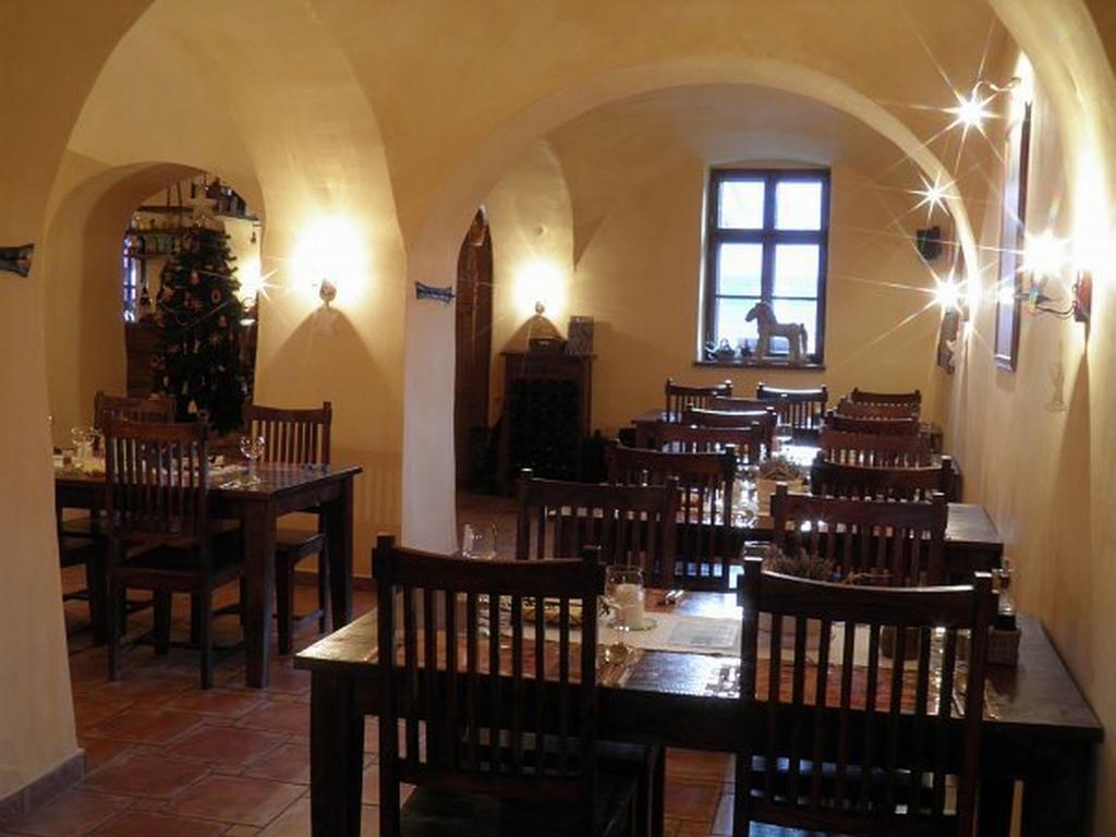 Dvur Olsiny -Hotel And Horse-Riding Карвина Экстерьер фото