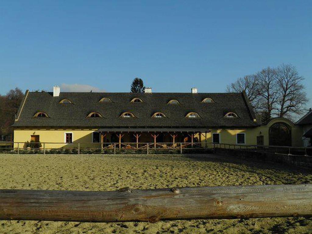 Dvur Olsiny -Hotel And Horse-Riding Карвина Экстерьер фото