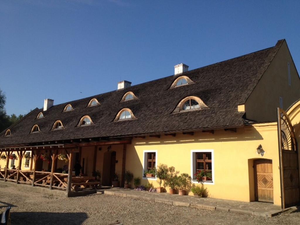 Dvur Olsiny -Hotel And Horse-Riding Карвина Экстерьер фото